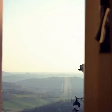 ベッド・アンド・ブレックファスト Monferrato La Casa Sui Tetti Murisengo